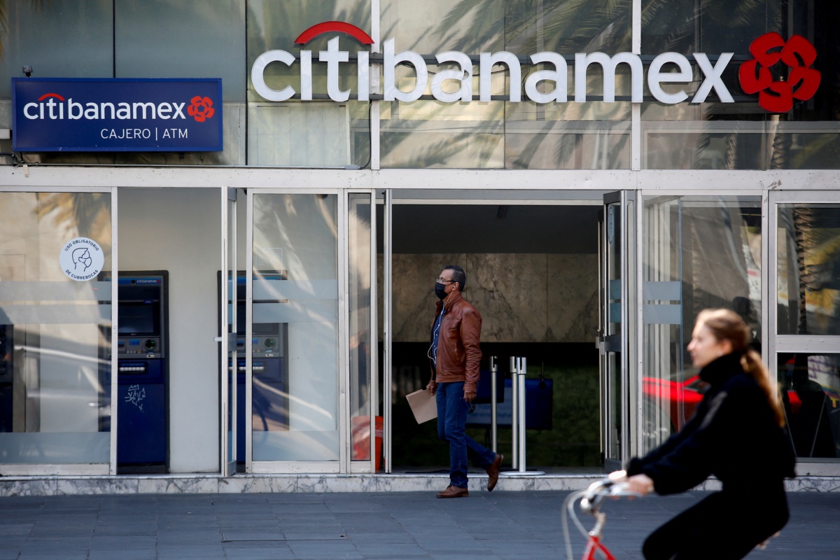 Fachada de banco Citibanamex (antes Banamex)