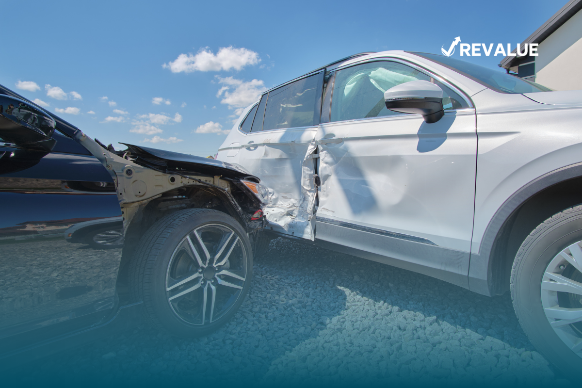 Auto chocando a otro coche con seguro de auto Coppel.