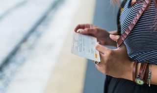 ¿Qué tarjetas tienen Priority Pass y acceso a salas VIP de aeropuerto?
