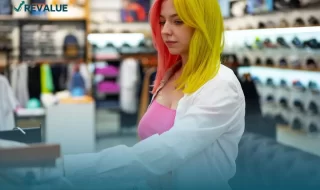 Mujer considerando los beneficios del seguro de vida Liverpool