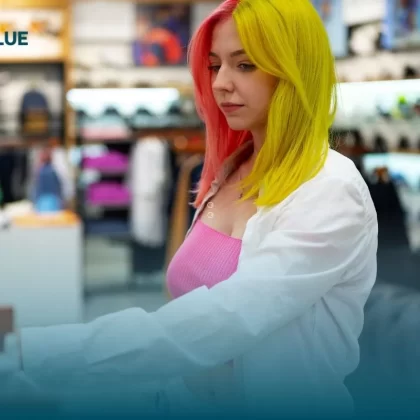 Mujer considerando los beneficios del seguro de vida Liverpool