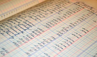 Libro diario usado por los profesionales a los que se celebra durante el Día Internacional de la Contabilidad.