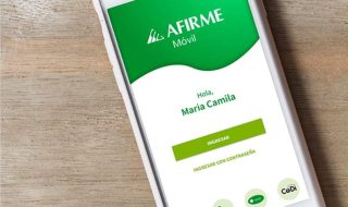 Aplicación de Afirme Móvil en un celular, desde donde puedes controlar los movimientos de tu tarjeta Afirme nómina.