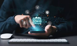 Representación de persona haciendo uso de una de las mejores marcas de billeteras digitales para agilizar sus transacciones.