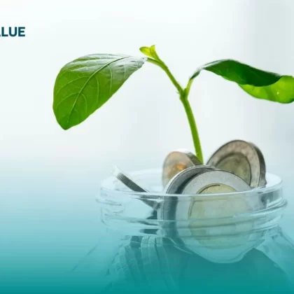 Planta de monedas floreciendo para representar el crecimiento económico por invertir en Sofipos.