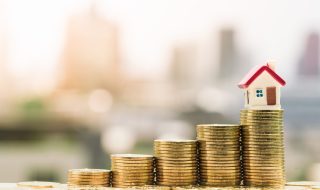 Concept,For,Property,Ladder,,Mortgage,And,Real,Estate,Investment.,House